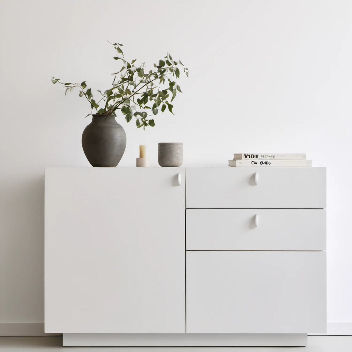 Biała komoda z płyty MDF, 120 x 40 x 90 cm, 1 drzwiczki i 3 szuflady