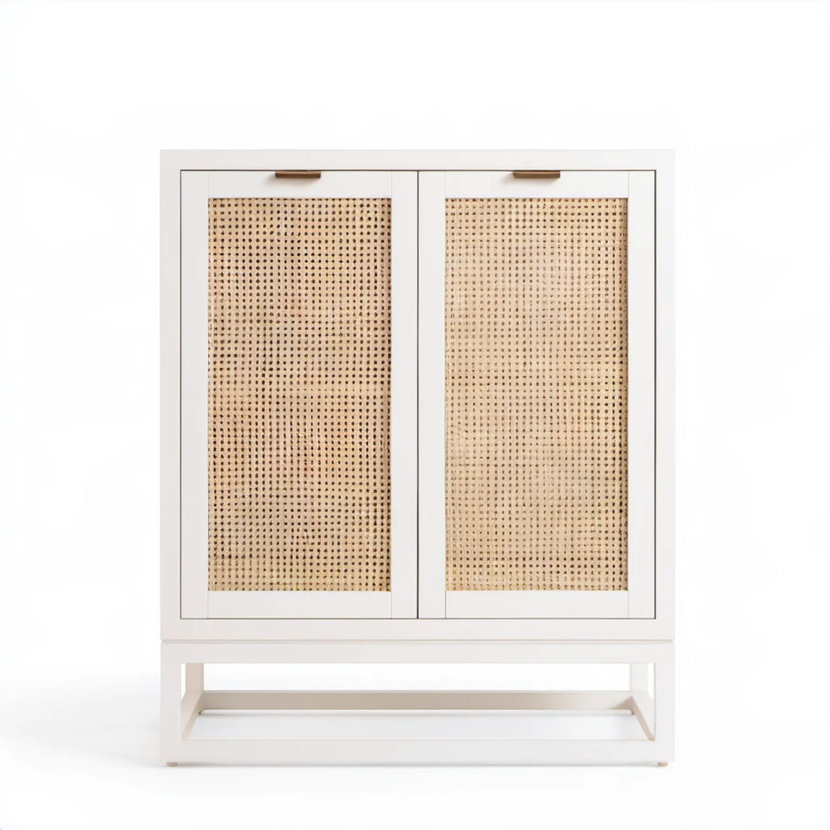Biała szafka dwudrzwiowa z plecionką rattanową i złotymi uchwytami 90 × 40 × 120 cm